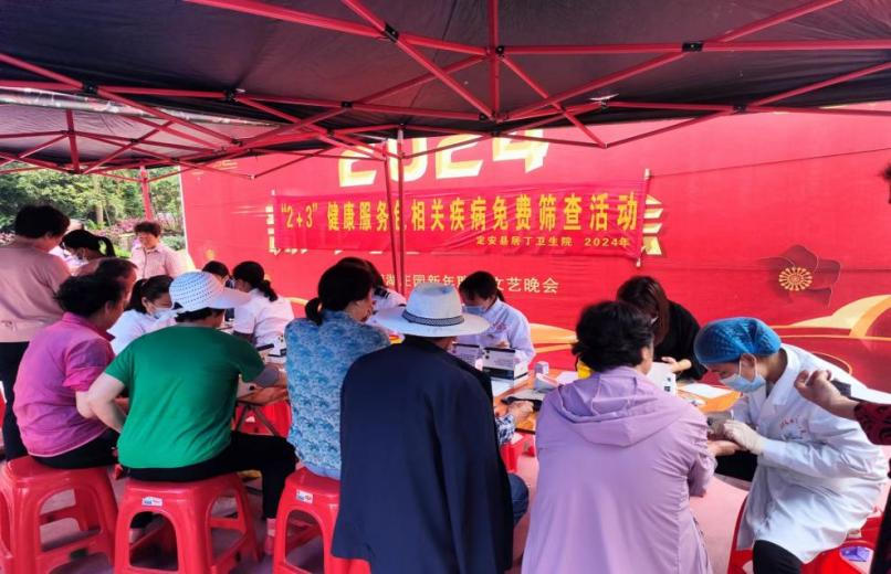 【為民辦實事】海南省人民醫(yī)院定安分院志愿者助力“2+3”健康服務，守護民眾健康