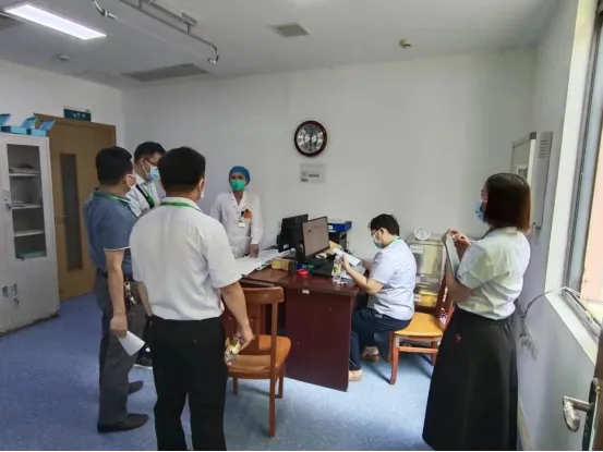 海南醫(yī)學(xué)院第二附屬醫(yī)院蒞臨海南省人民醫(yī)院定安分院開展海南“2+3”健康服務(wù)包結(jié)核病診療調(diào)研指導(dǎo)工作