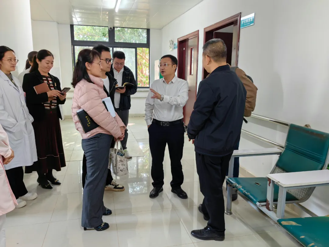 黨建領(lǐng)航，共筑健康——定安縣人民醫(yī)院醫(yī)共體總院領(lǐng)導(dǎo)深入龍門分院調(diào)研，積極推動(dòng)縣域醫(yī)療次中心建設(shè)