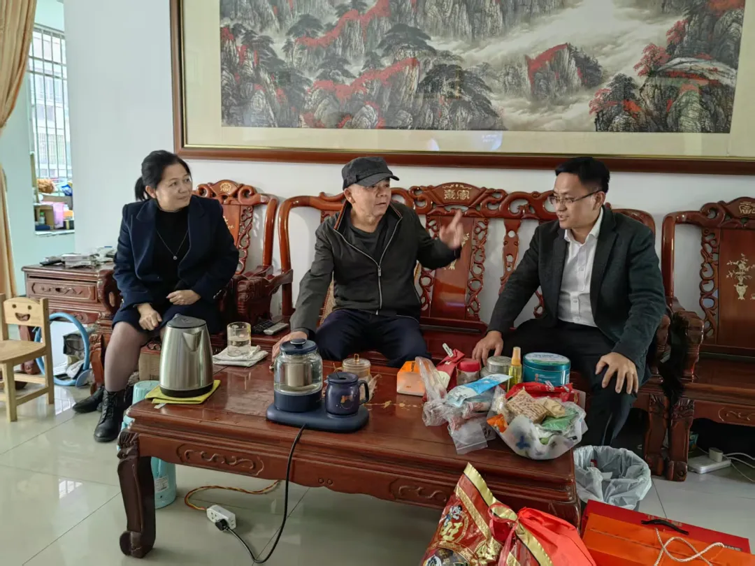 海南省人民醫(yī)院定安分院黨政領(lǐng)導班子開展新春節(jié)前走訪慰問