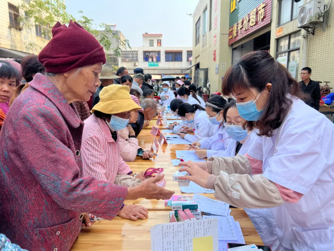 義診暖心行丨海南省人民醫(yī)院定安分院2025年愛心義診記錄第一期