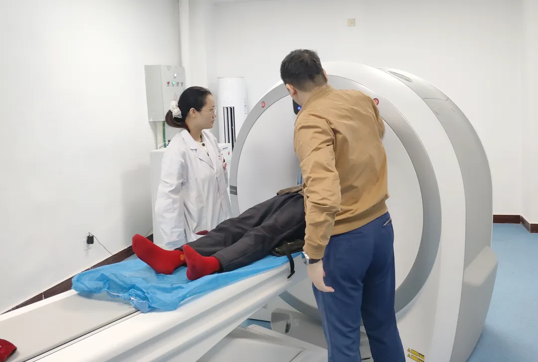 告別長途顛簸，鄉(xiāng)鎮(zhèn)患者在家門口就可做CT！定安龍門分院CT設(shè)備啟用