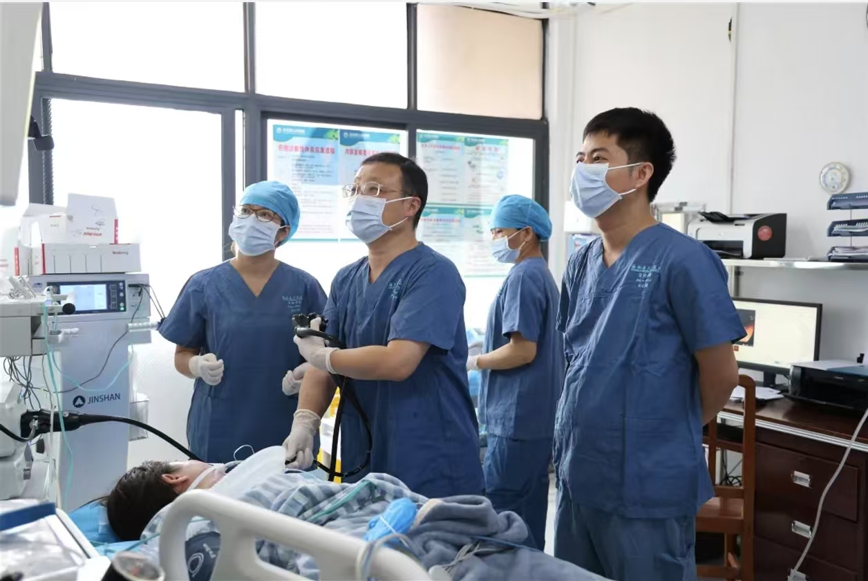 海南省人民醫(yī)院定安分院成功實(shí)施首例內(nèi)鏡下胃底腫物黏膜下挖除術(shù)(ESE)